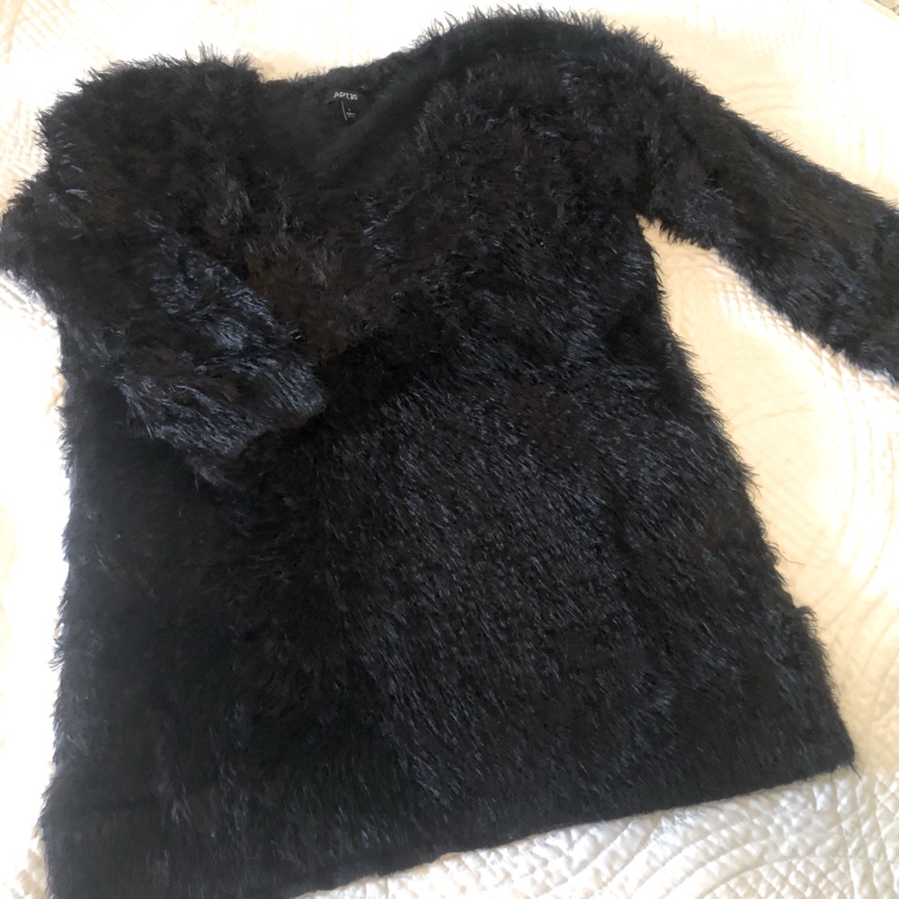 Gorgeous black fuzzy sweater ladies size large